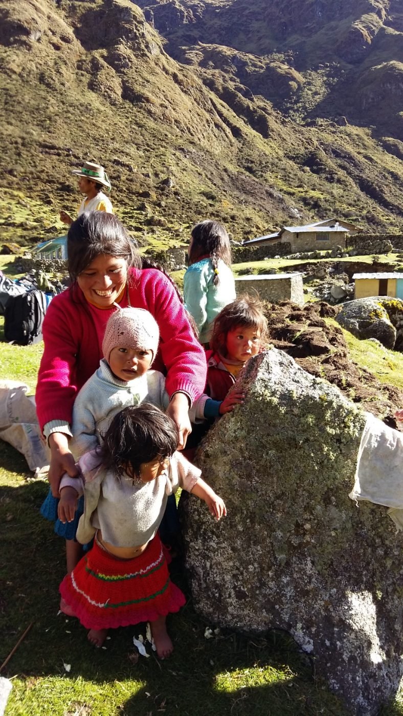 Madre con sus hijos