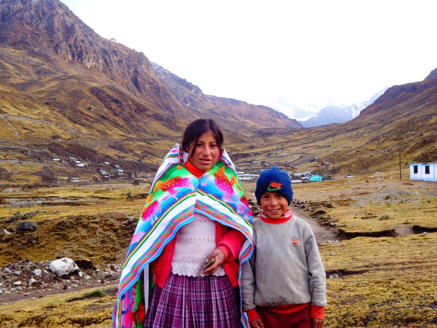 Madre e hijo en el valle